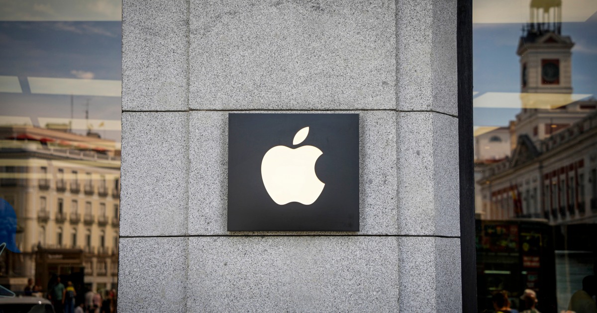 Apple is in talks with JPMorgan for bank to take over card from Goldman Sachs