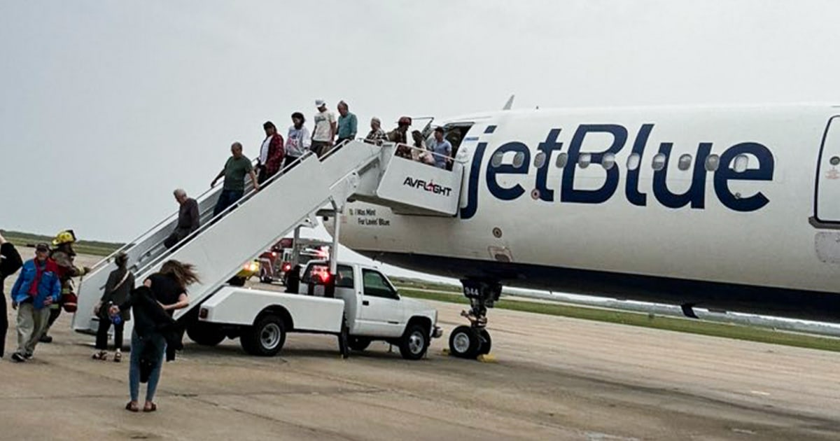 JetBlue flight makes emergency landing after smoke alert in cargo hold