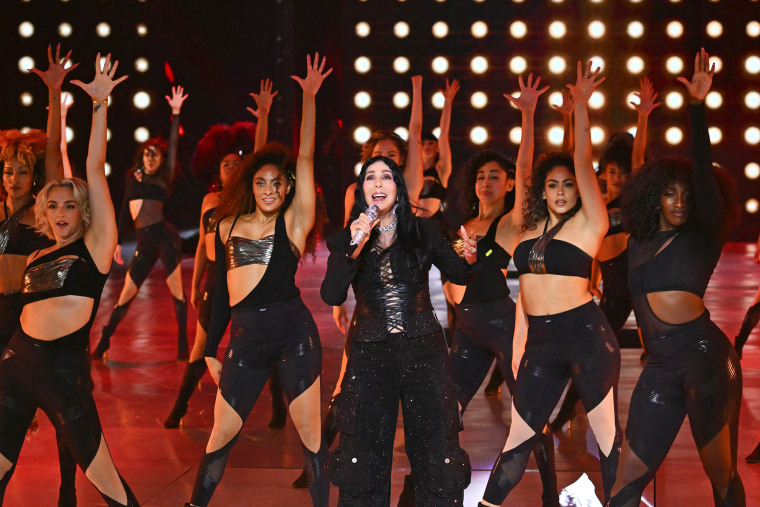 Image: cher performance victoria's secret fashion show