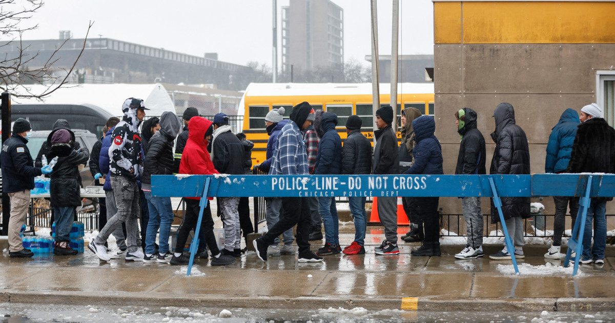 Chicago to begin shutting down separate migrant shelter system