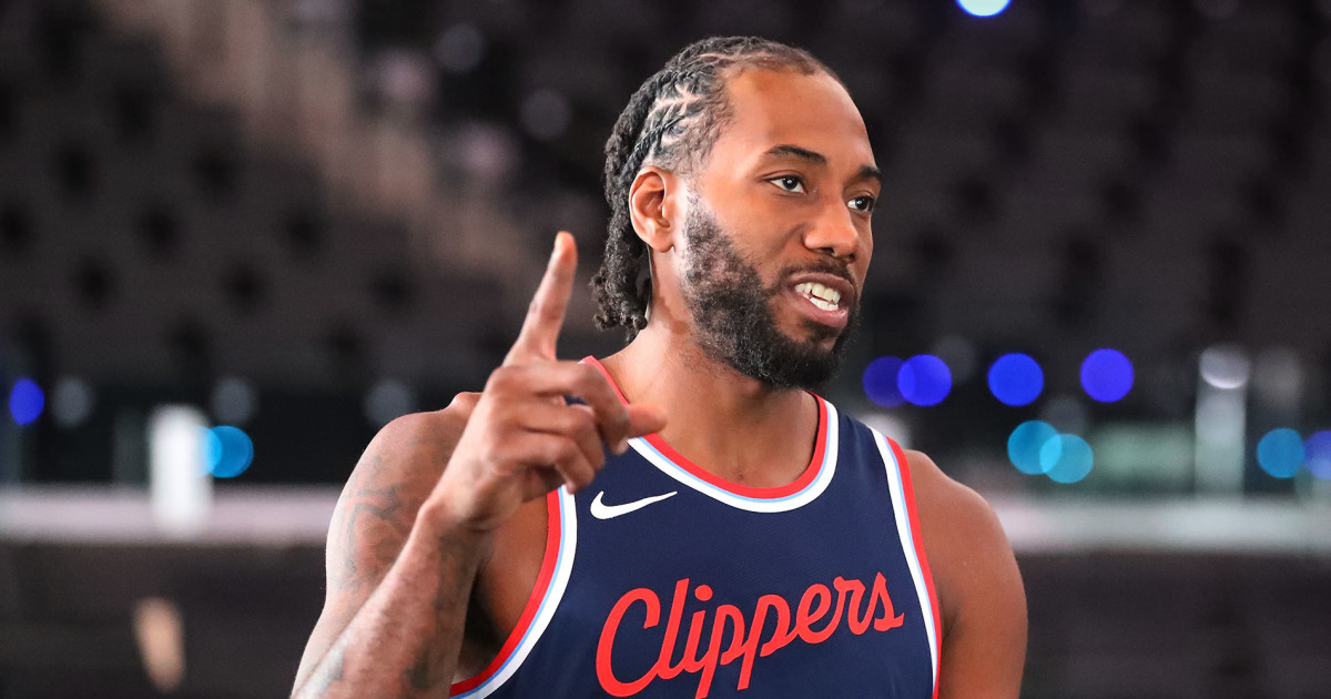 Clippers star Kawhi Leonard reportedly out indefinitely with knee inflamation