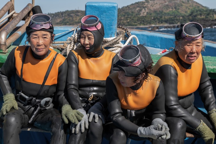 Haenyeo divers