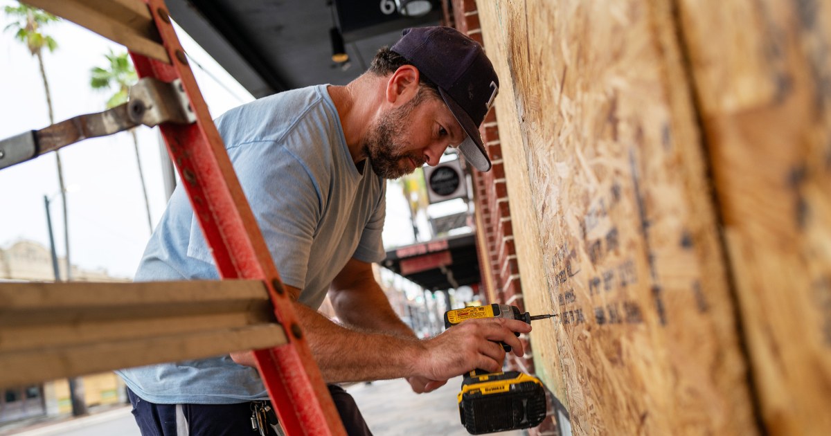 Florida makes last-minute prep before landfall