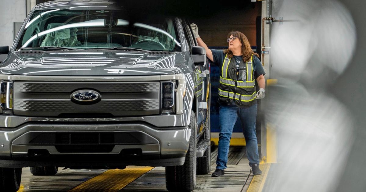 Ford's third-quarter sales up 0.7% as GM overtakes it in EVs