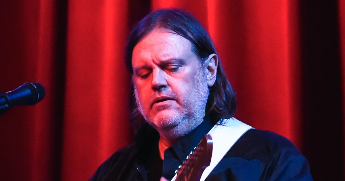 Matthew Sweet, alt-rocker known for ’90s hit ‘Girlfriend,’ suffers ‘debilitating’ stroke on tour