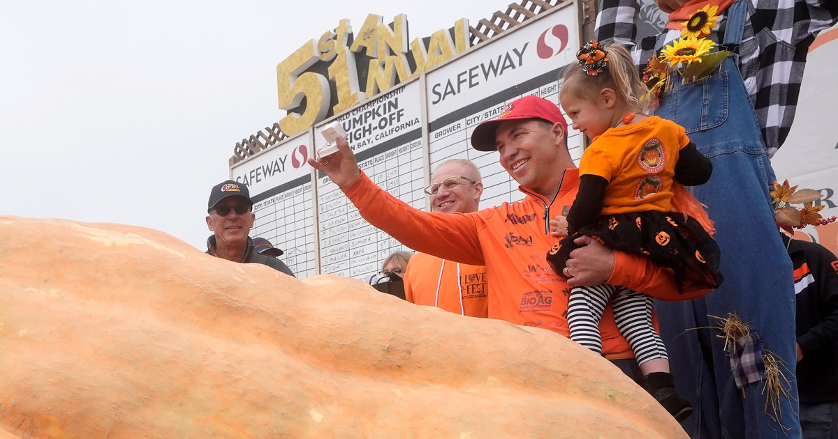 Minnesota teacher’s 2,471-pound pumpkin wins California contest