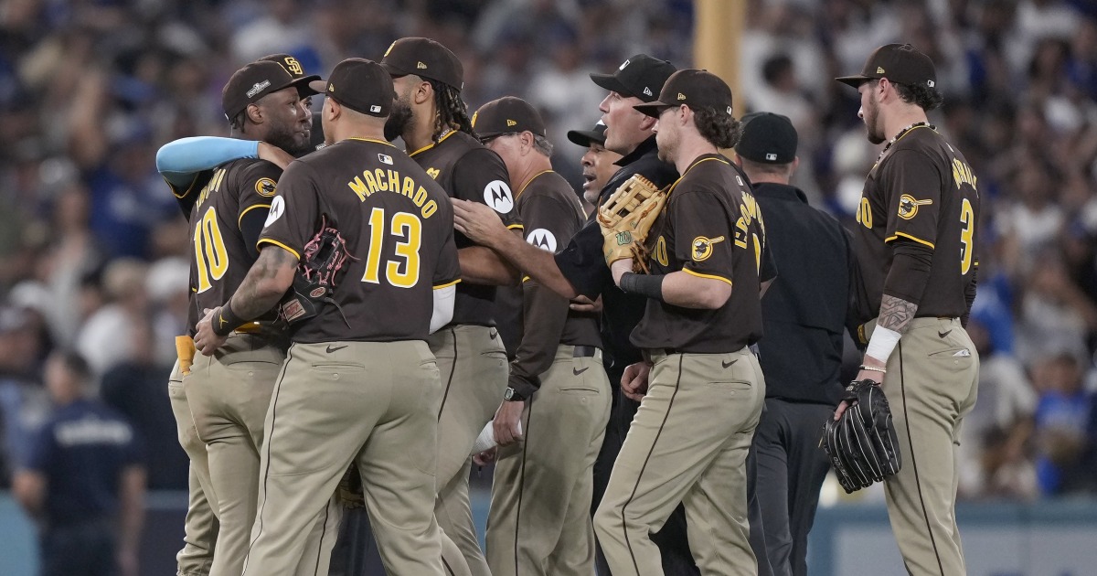 Padres-Dodgers NLDS Game 2 delayed after fans throw objects onto field