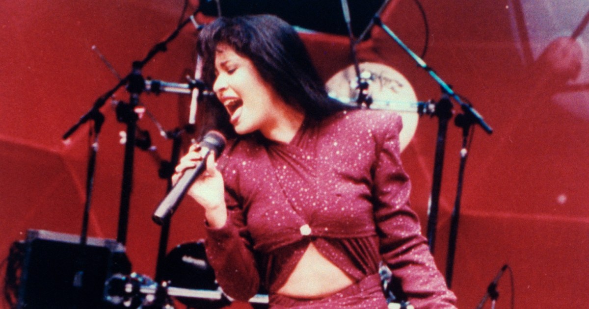 Selena receives posthumous Medal of the Arts; shows Queen of Tejano’s enduring appeal