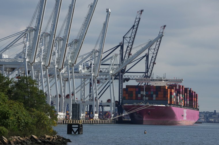 Tens of thousands of US dockworkers plan to strike this week if there is no breakthrough on contract talks, just a month before November's closely contested presidential election. 