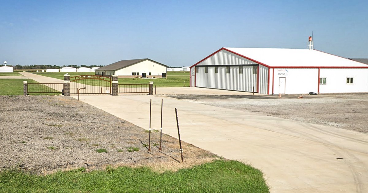 Woman dies after backing into plane propeller while taking picture at Kansas airfield